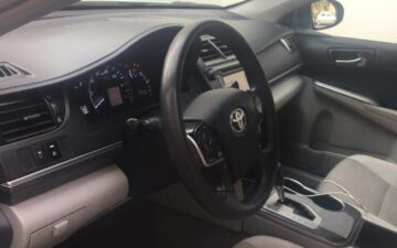 Réserver Toyota Camry Hybrid 