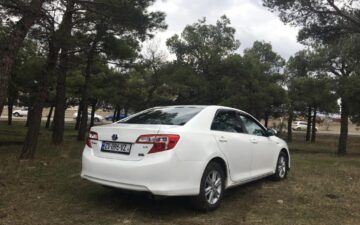 Réserver Toyota Camry Hybrid 