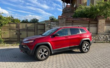 Book Now Jeep Cherokee Trailhawk 